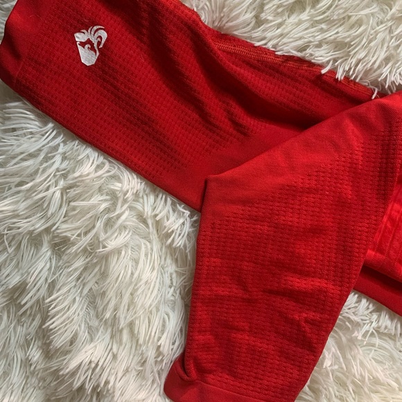 Woman’s Best red leggings - Picture 3 of 3